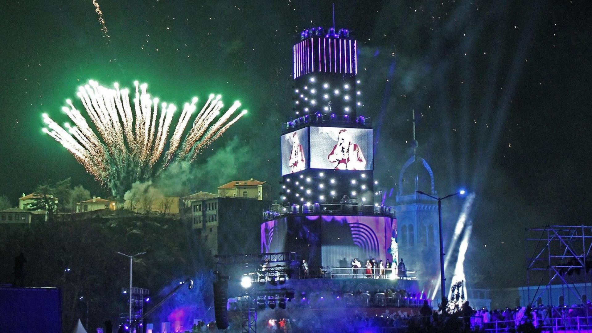 Слави Трифонов не би могъл да наеме сцената в Пловдив