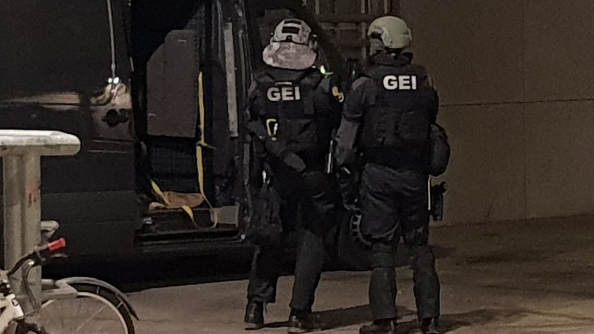 Четиринадесет души бяха арестувани днес при полицейска операция в Барселона