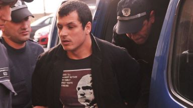 Протестираха оправдателните присъди за побоя над журналиста Стоян Тончев