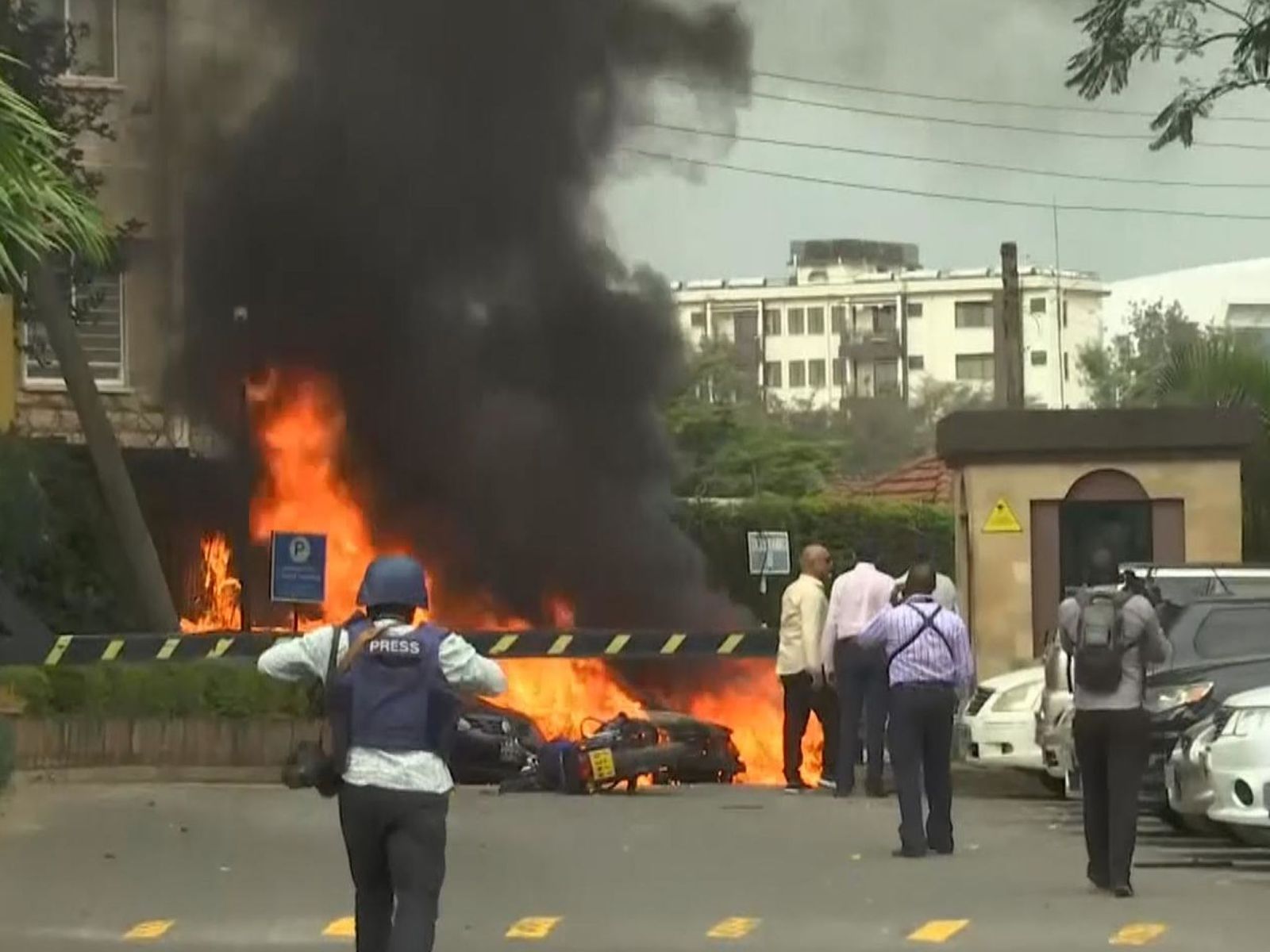 Сомалийската ислямистка групировка Аш Шабаб обяви днес, че атаката, която предприе вчера срещу луксозен хотел в кенийската столица Найроби