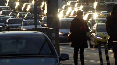 Над 416 000 софиянци се возят сами в колата на път за работа