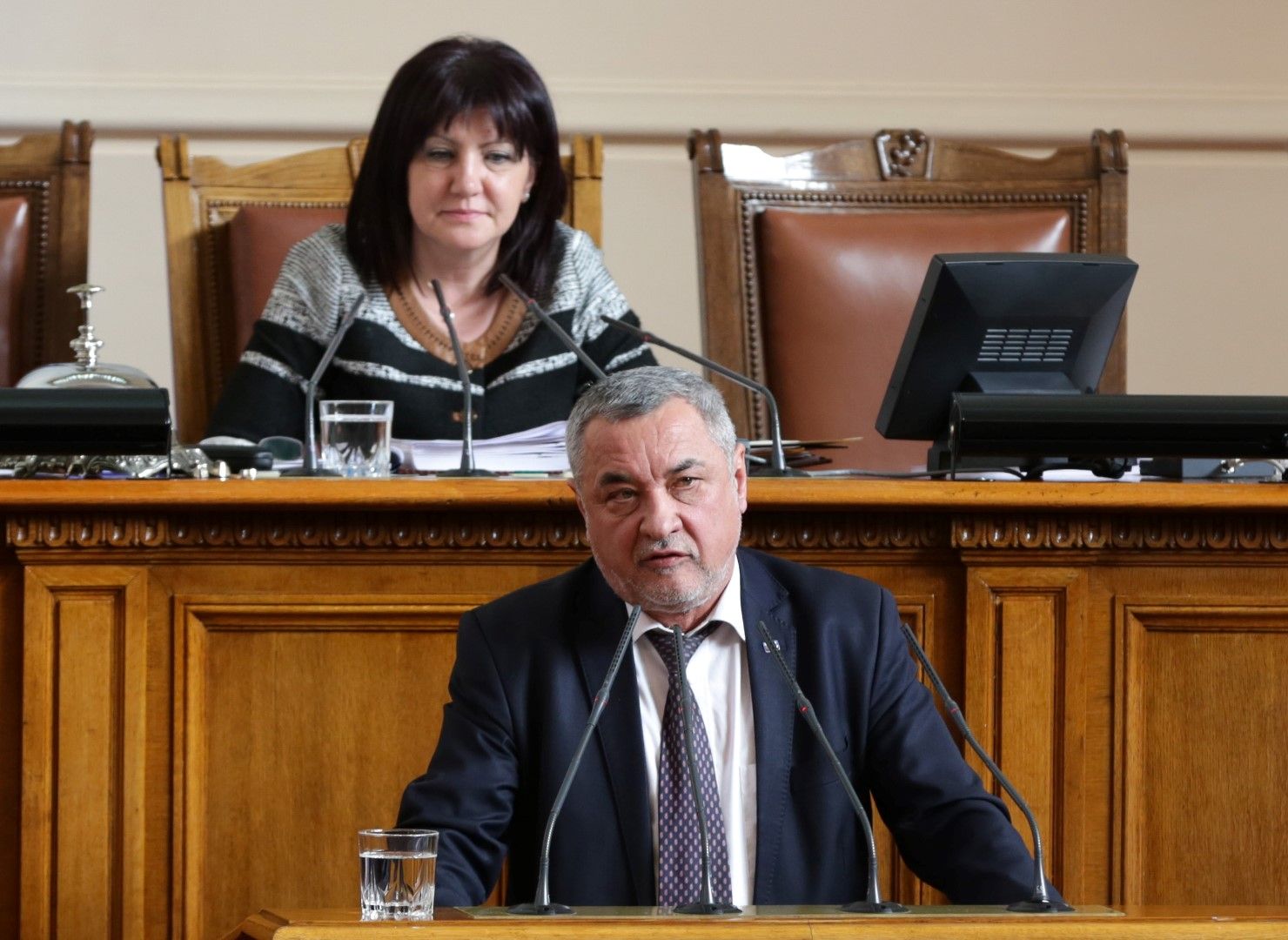 Валери Симеонов от парламентарната трибуна за изтребителите 