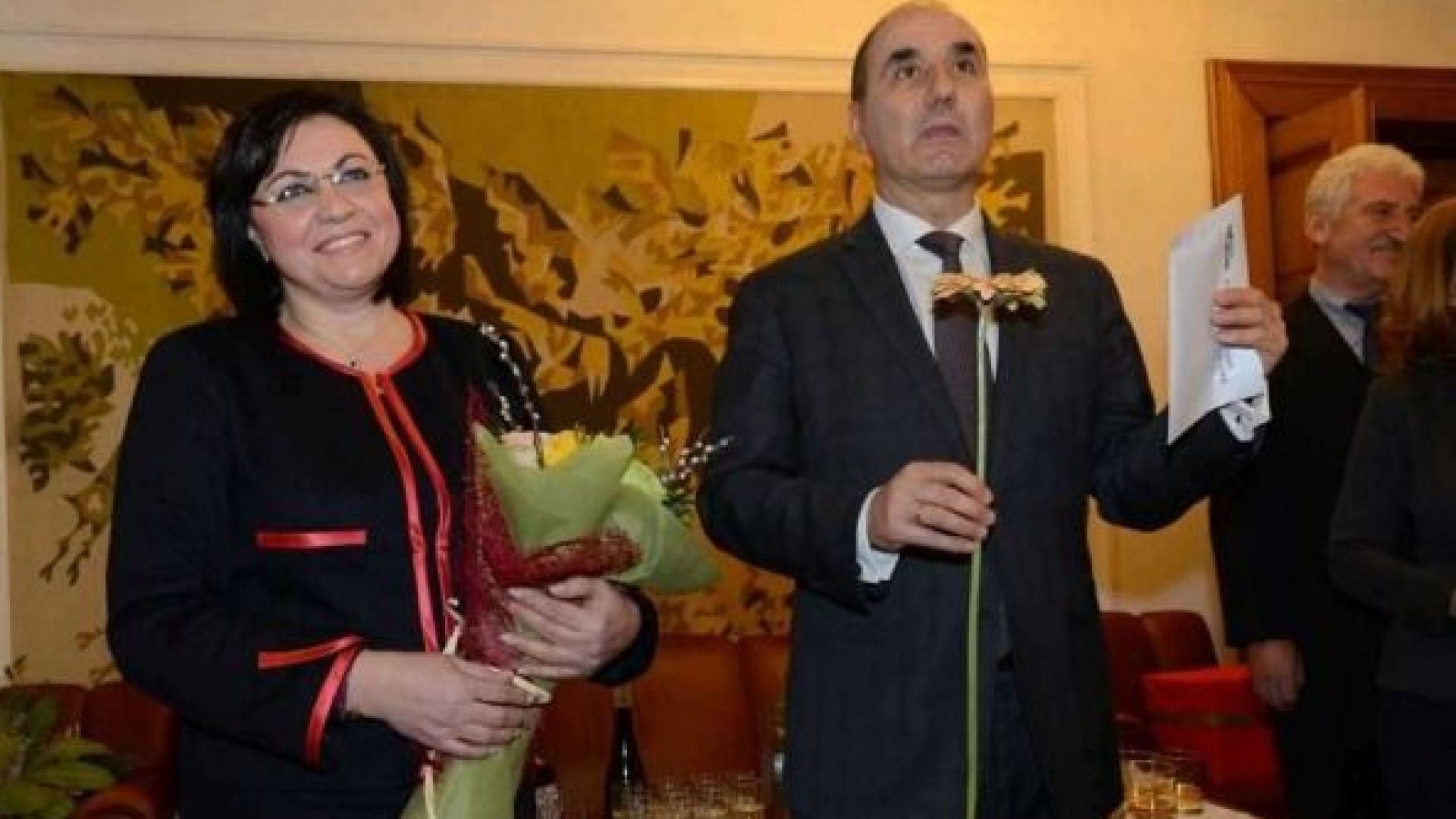 В паузата между разгорещените дебати за покупката на нови изтребители