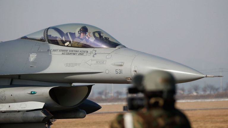 Каракачанов за сделката за F-16: Ще преговарям за цена около 2 млрд. лв.