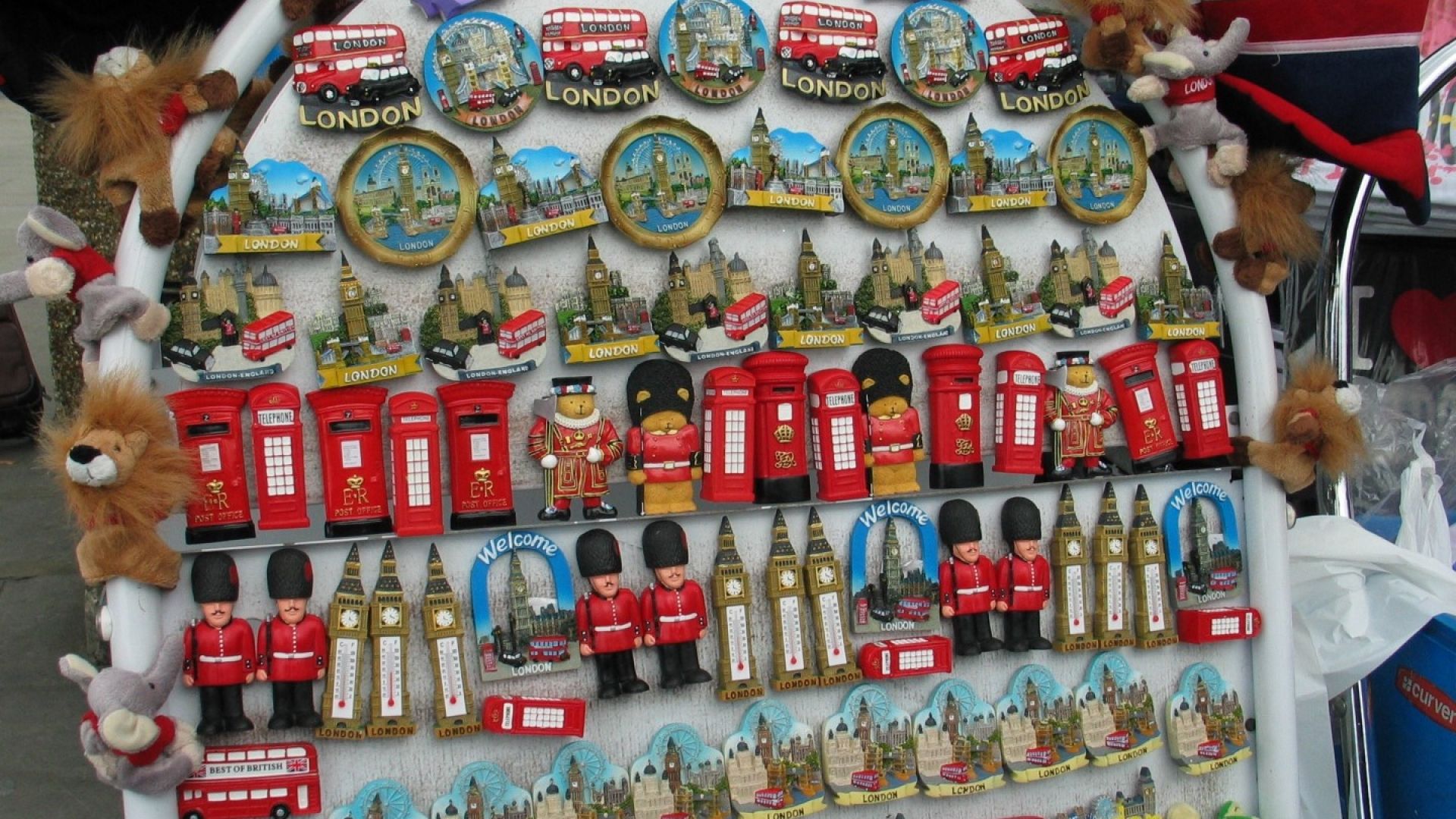 С Брекзит или без Брекзит мноцветният Лондон ни привлича като