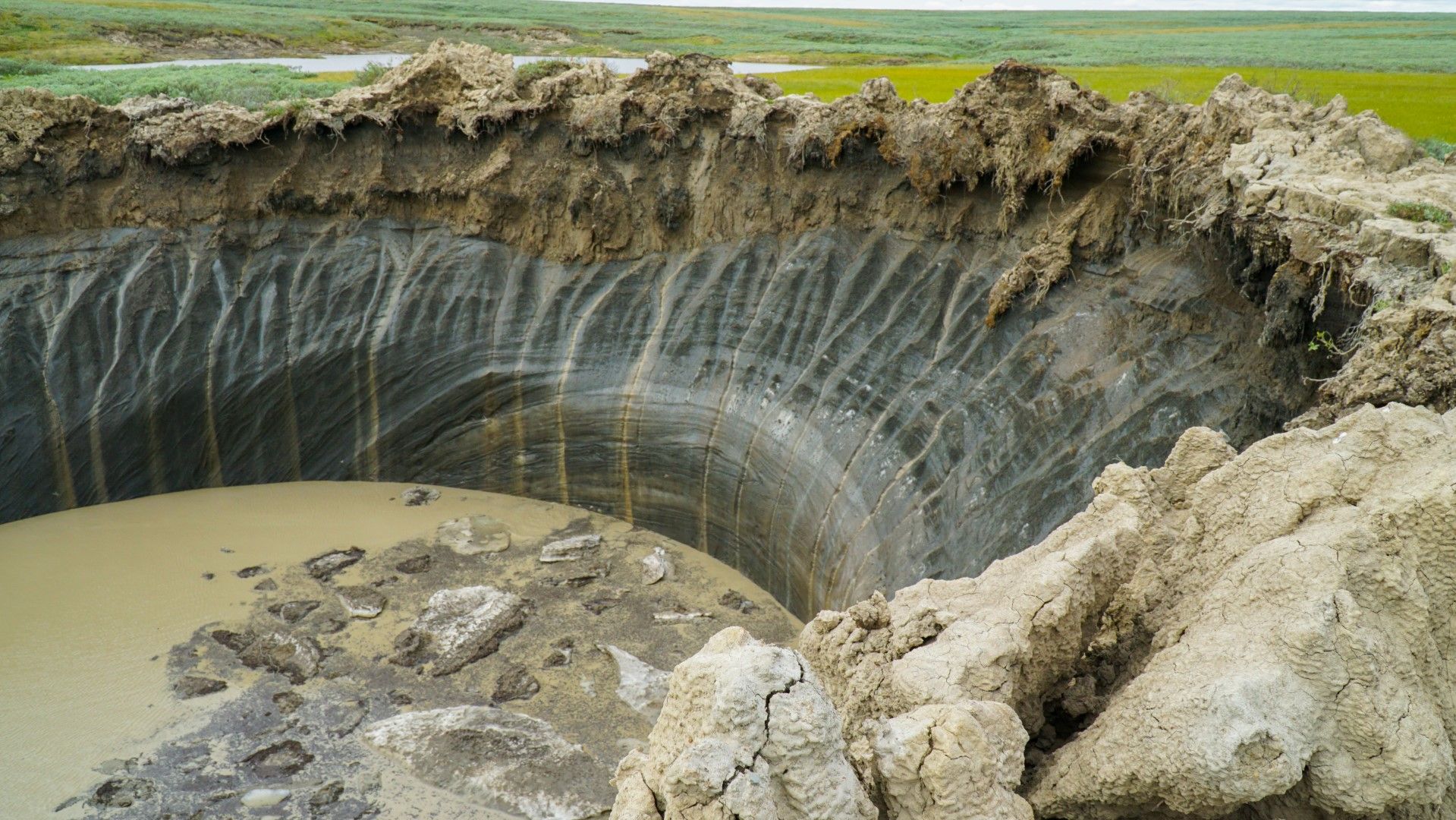 В Сибир и Канада ежегодно се образуват огромни ями, вследствие на затоплянето