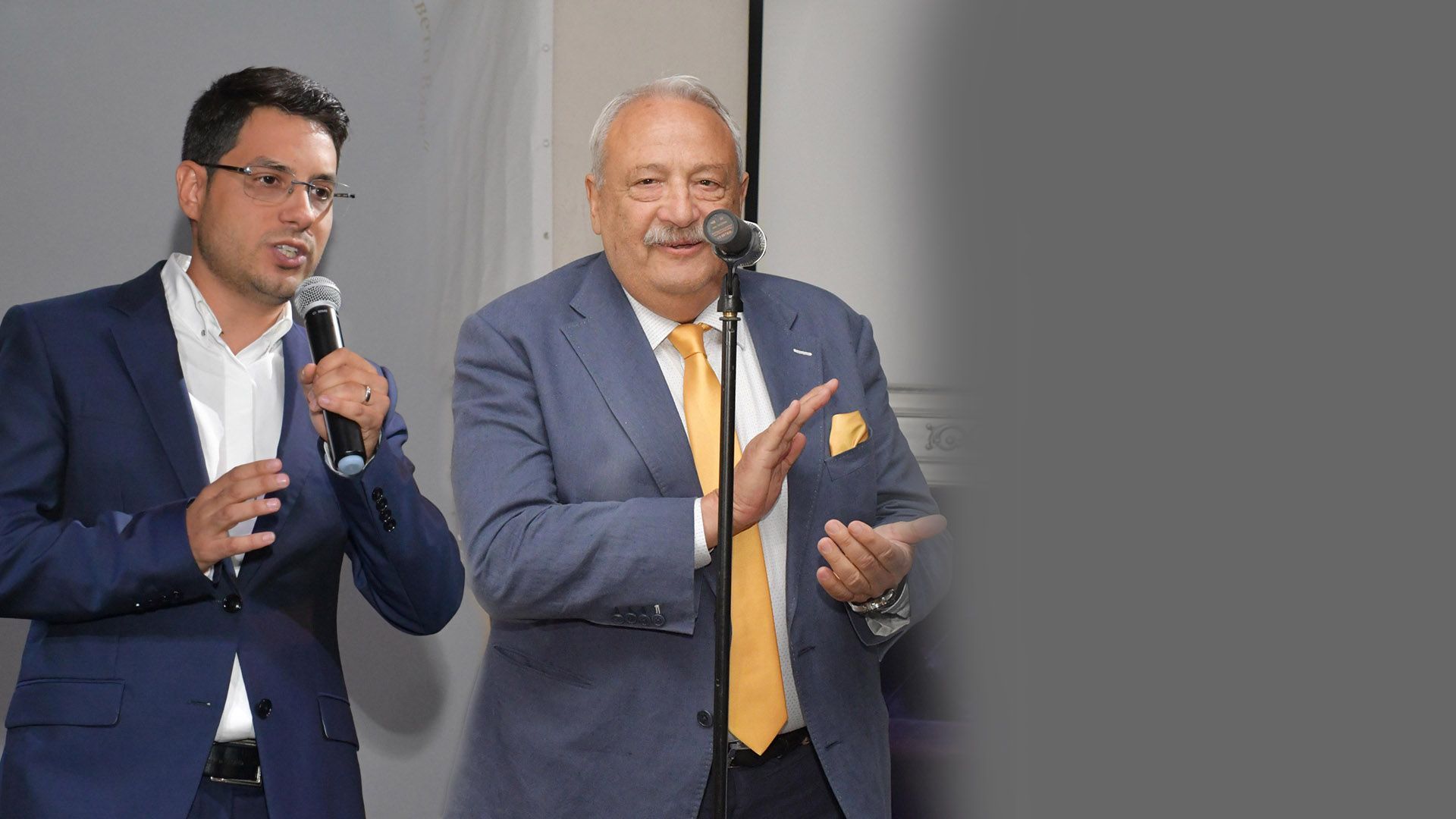 Двама от популярните български журналисти дългогодишният водещ на Панорама