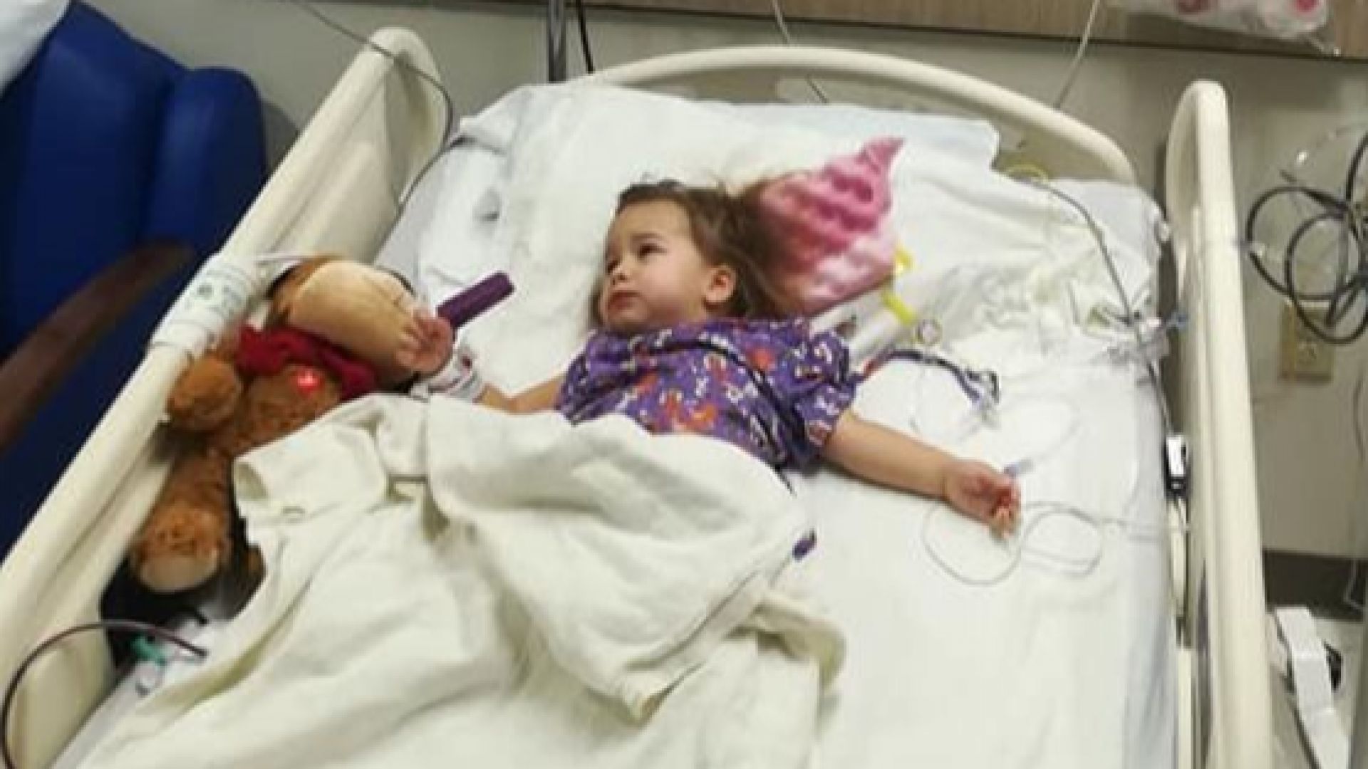 Операцията на малката Лори от Русе в САЩ мина успешно