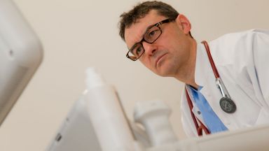 Честотата на миокардити миокардни инфаркти белодробни емболии нещата от