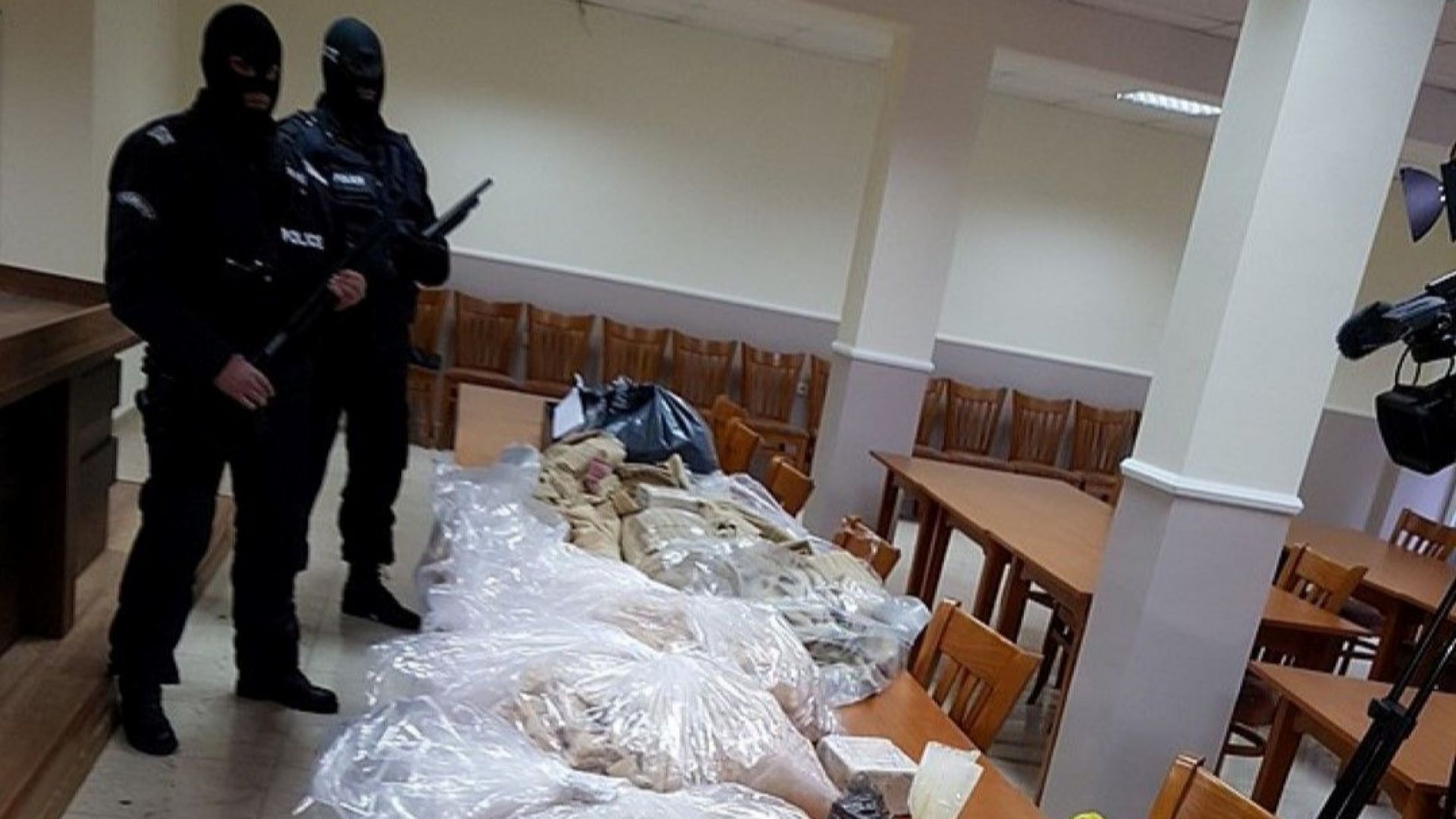 46 кг хероин, 13 кг амфетамини и 7 бандити задържани при спецакция (снимки)