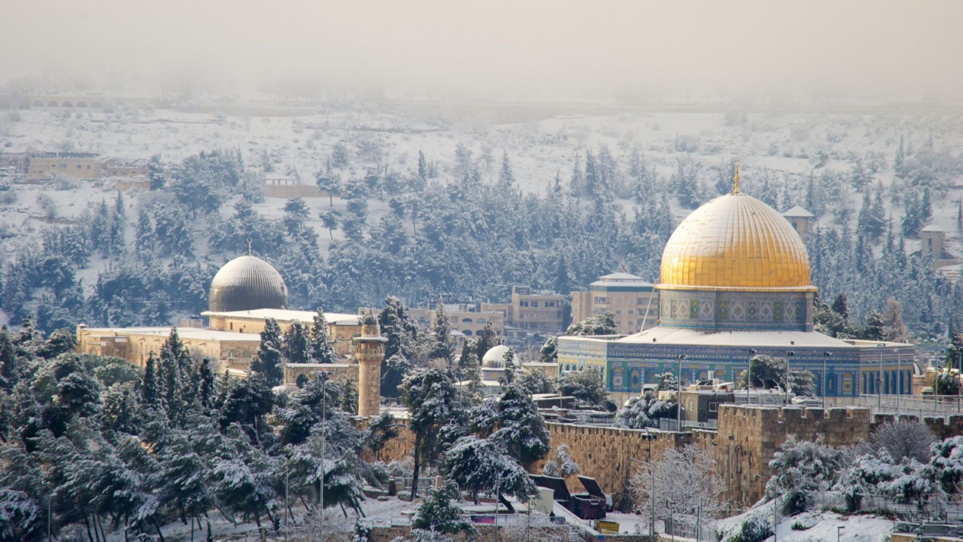 Сняг покри светите места в Йерусалим (видео, снимки)