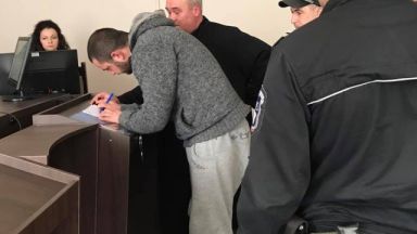 Оставиха в ареста шофьора от 360-километровата гонка с полицията