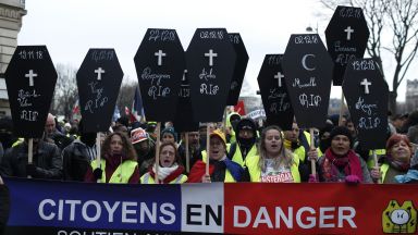 10 поредна събота: 27 000 "жълти жилетки" протестираха във Франция