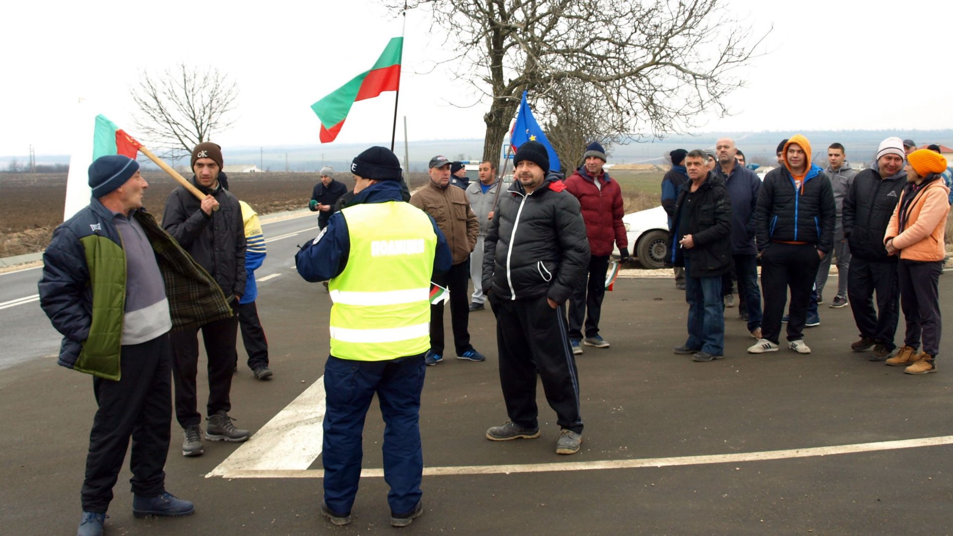 Десетки жители на шуменските квартали Макак и Мътница протестираха днес