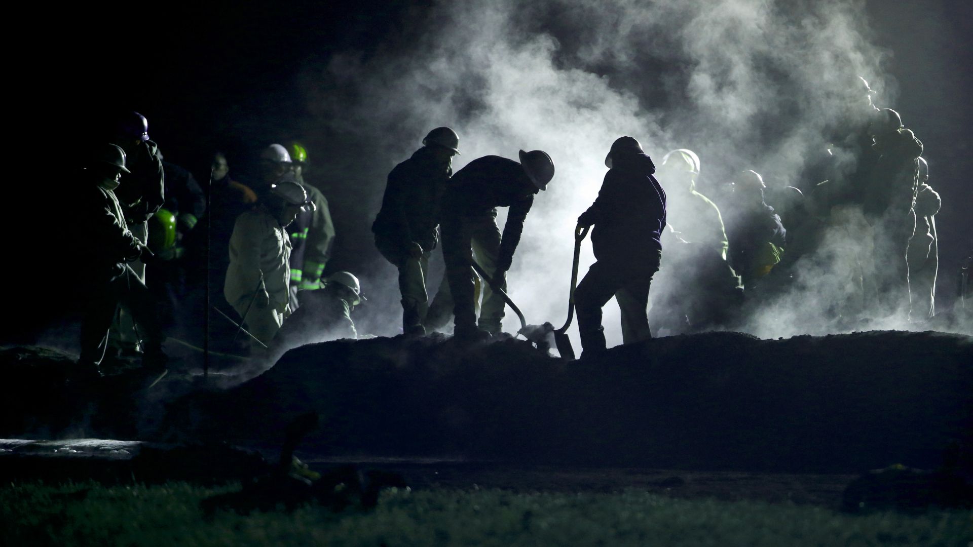 Броят на жертвите от взрива и последвалия пожар на тръбопровод