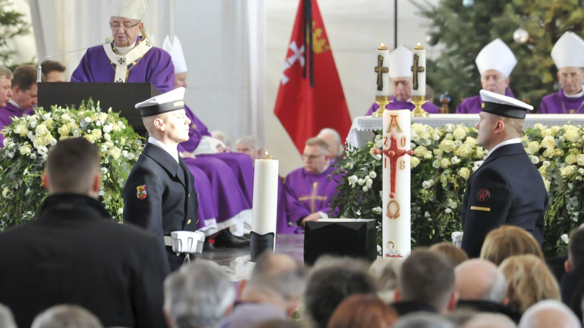 Десетки хиляди поляци в събота участваха в траурната церемония и