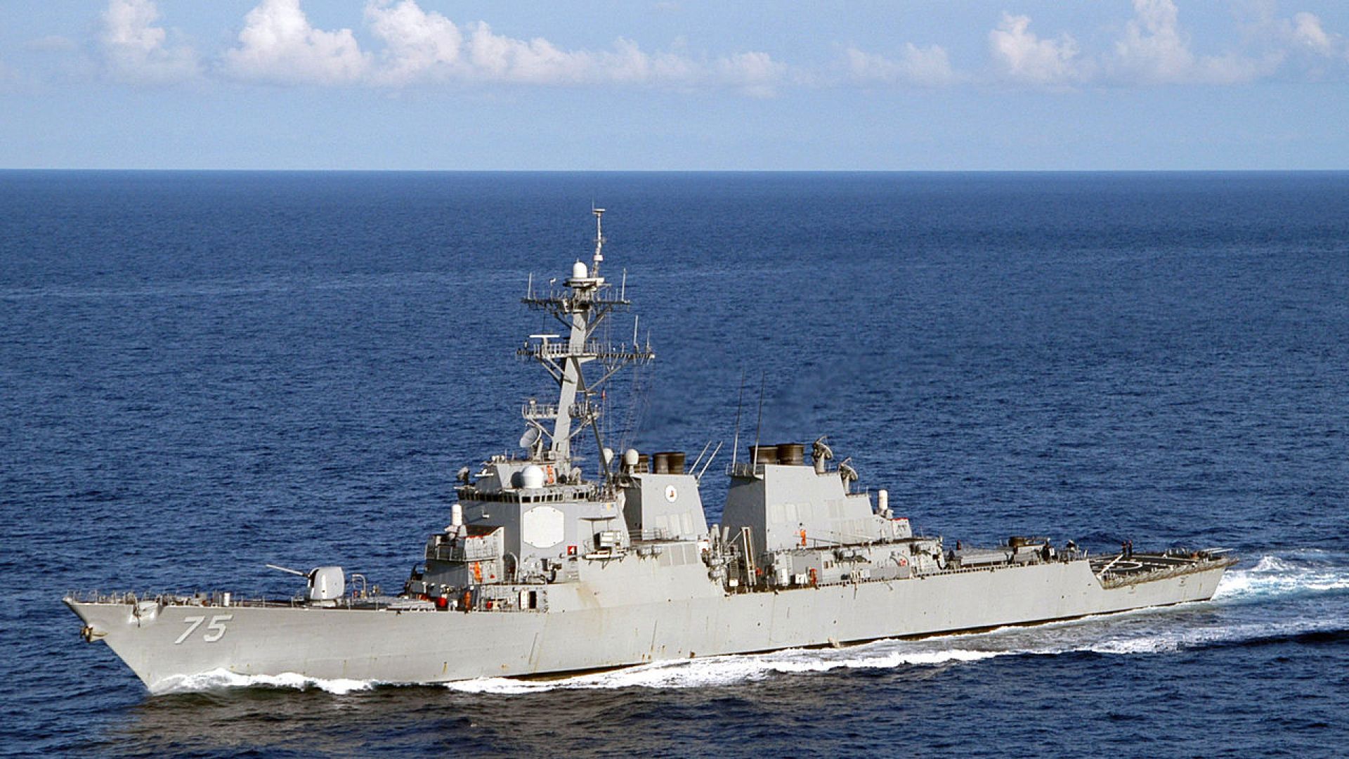  Руският военен флот следи US боен кораб, който влезе в Черно море