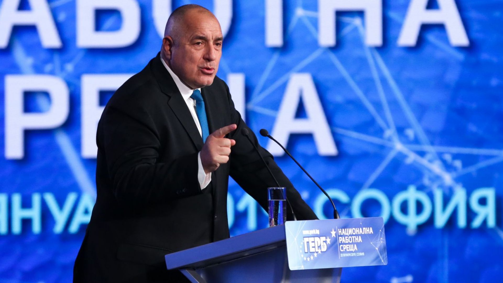 Борисов отправи остри критики към съпартийците и кметовете си 
