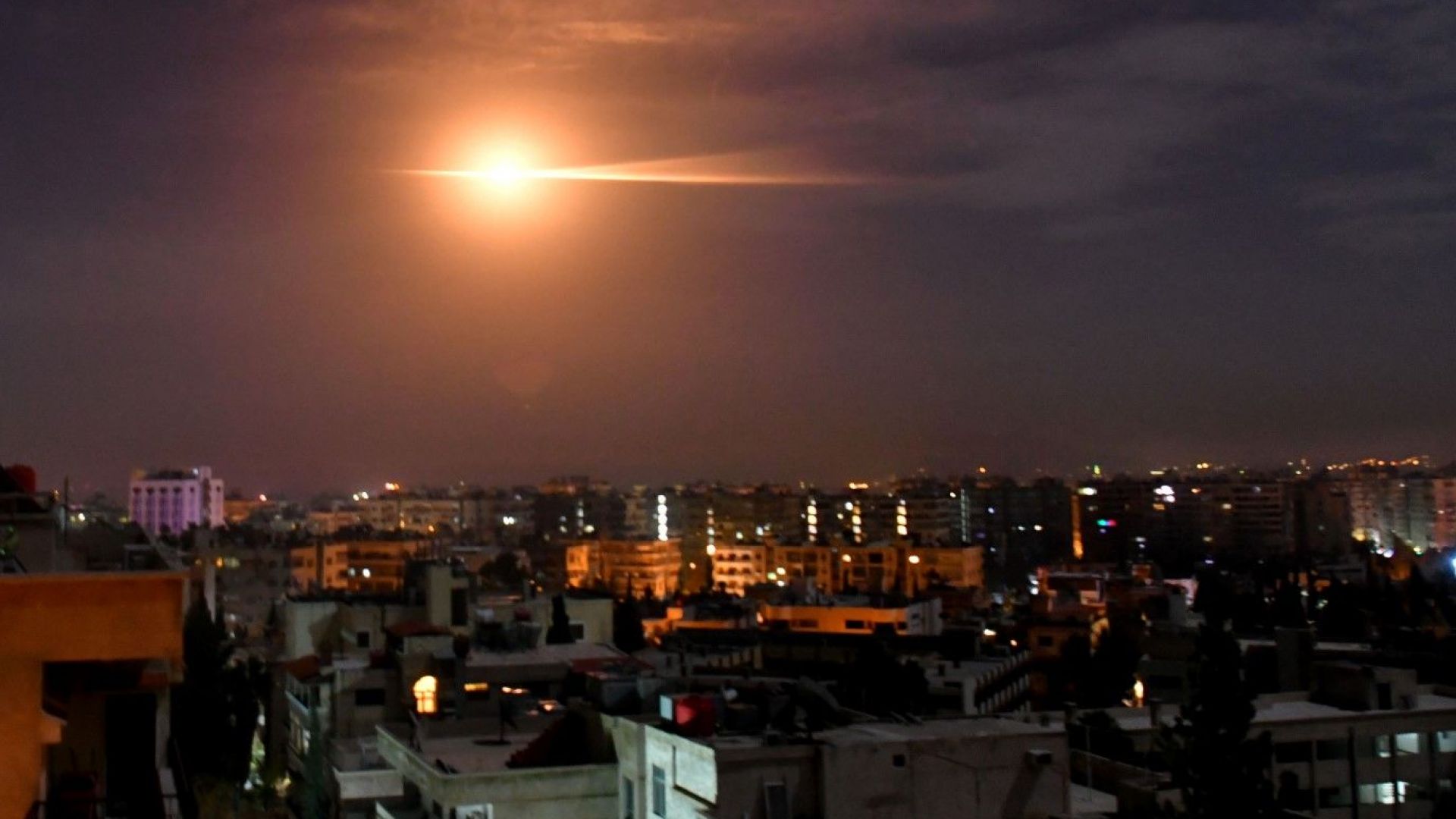Израел удари с ракети по Дамаск (снимки)