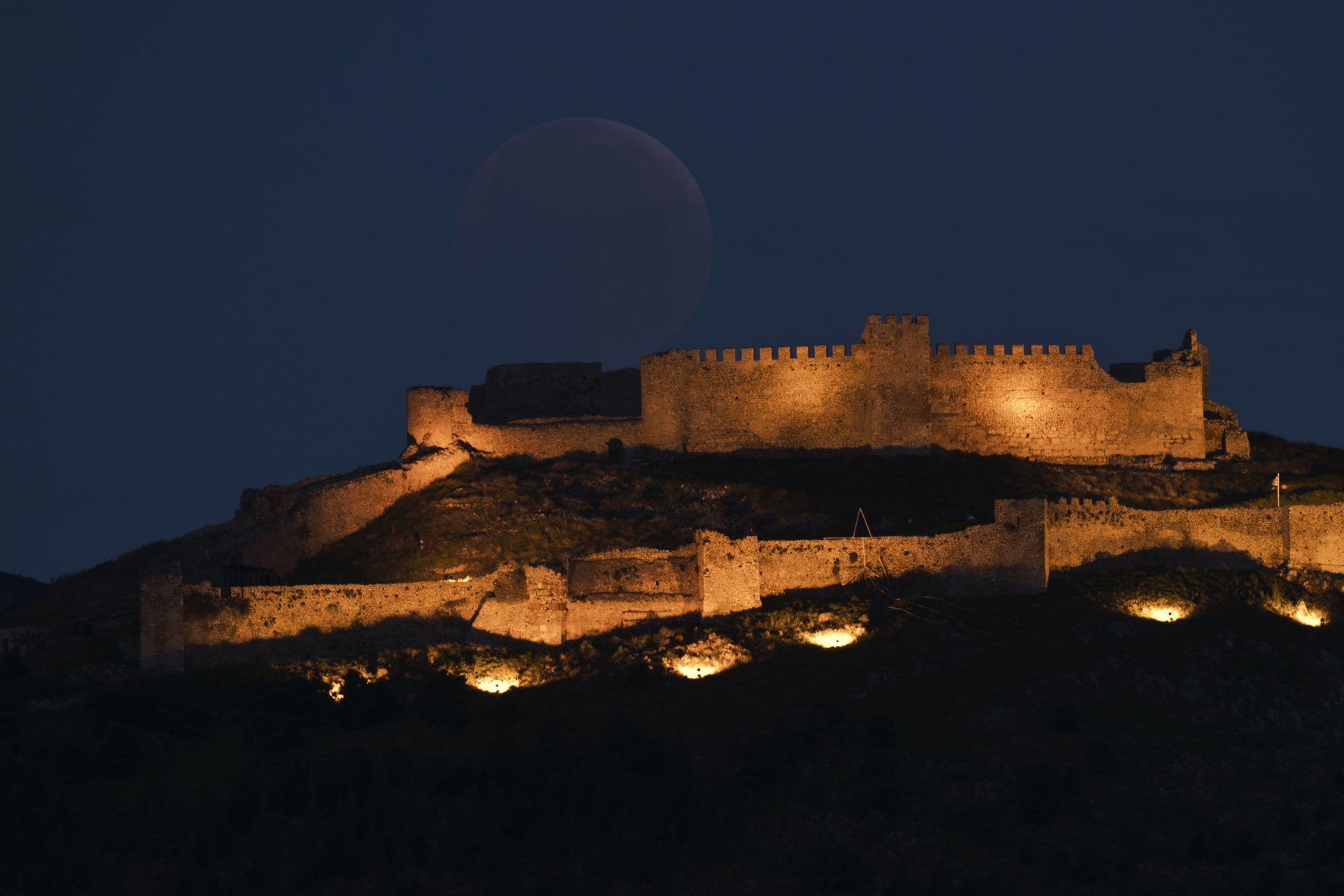 Лунното затъмнение над Аргос, Гърция