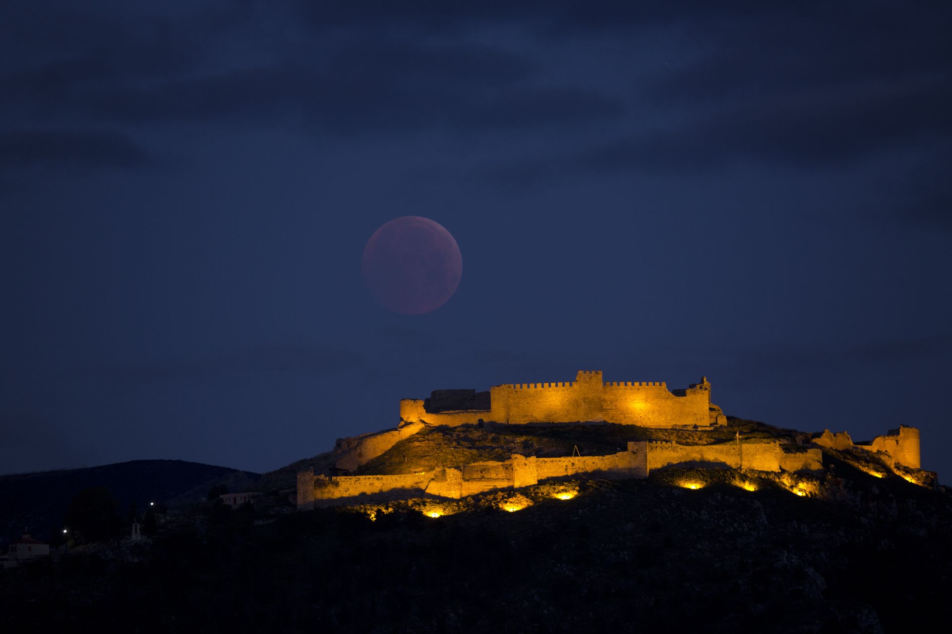 Лунното затъмнение над Аргос, Гърция