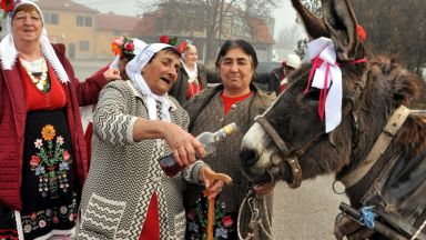 Празнуваме Деня на родилната помощ известен още като Бабинден