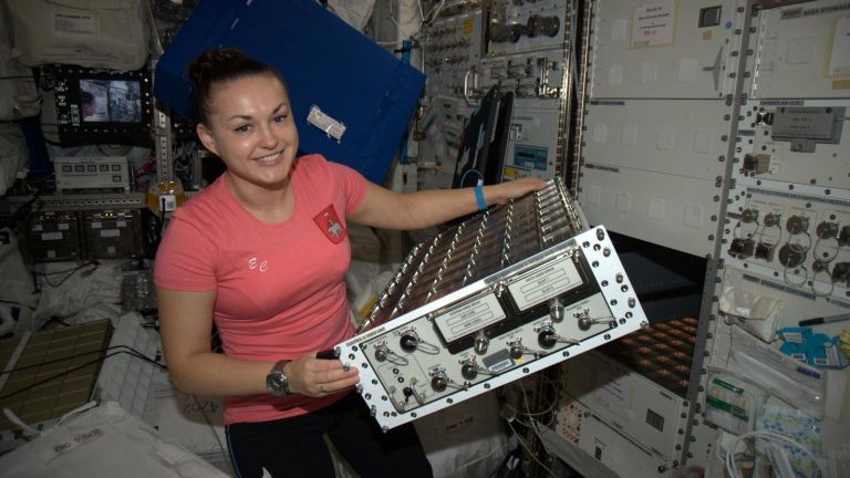 "Роскосмос" сформира отряд от жени-космонавти