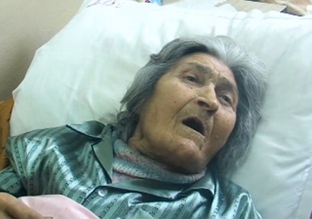 Баба Елинка е възмутена и огорчена от поведението на доктора