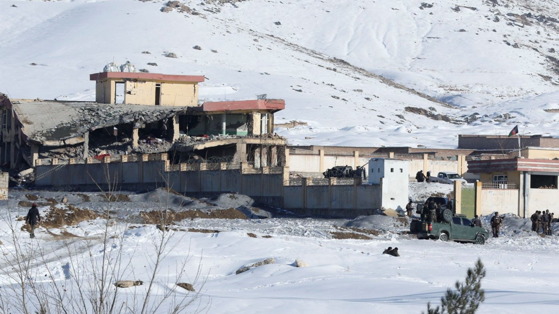 Десетки убити при талибанска атака по база на разузнаването в Афганистан