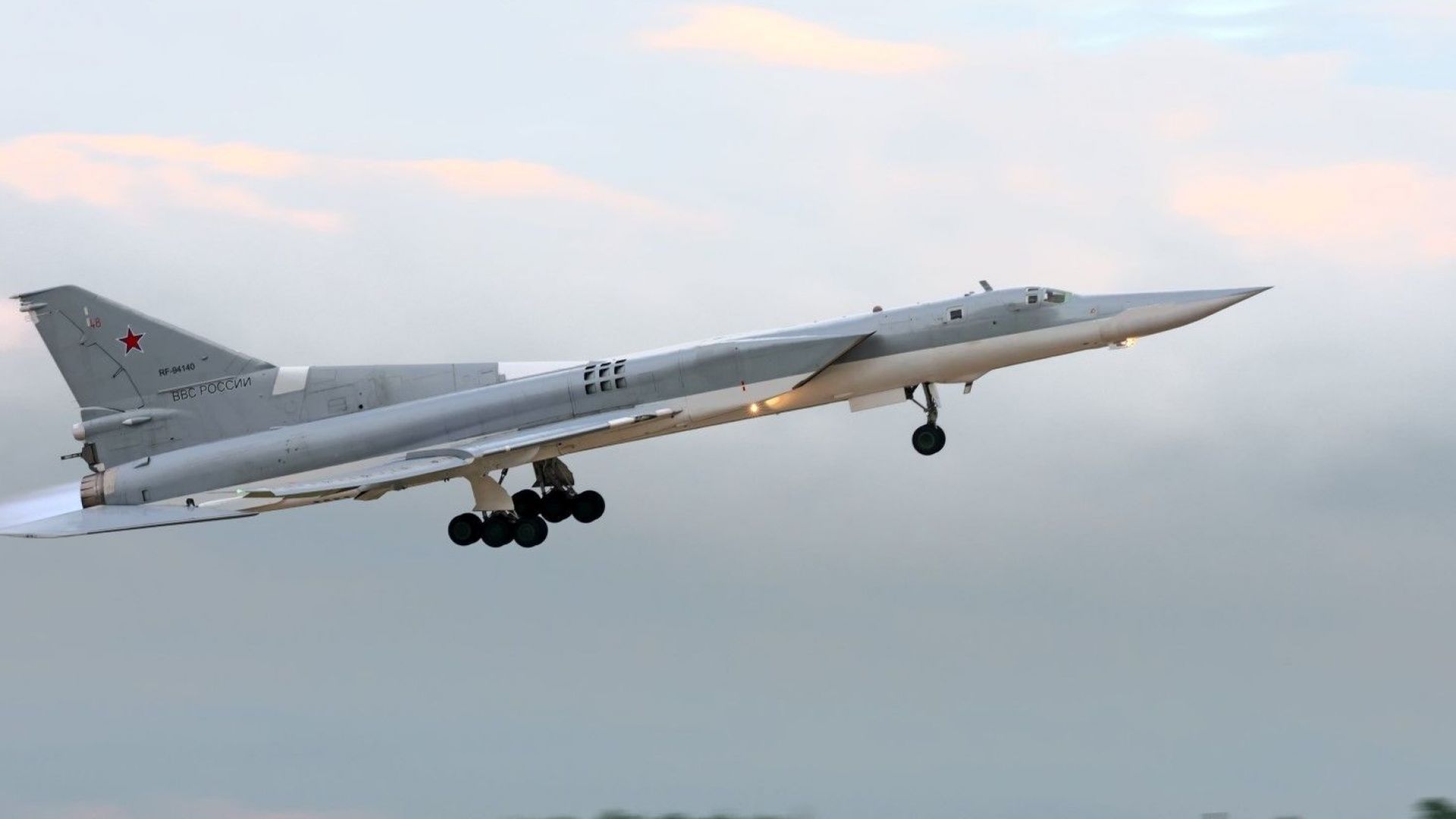 Руски стратегически бомбардировач Ту 22М3 претърпя катастрофа в Мурманска област съобщи