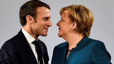  Макрон и Меркел подписаха нов контракт за по-солидна Европа 