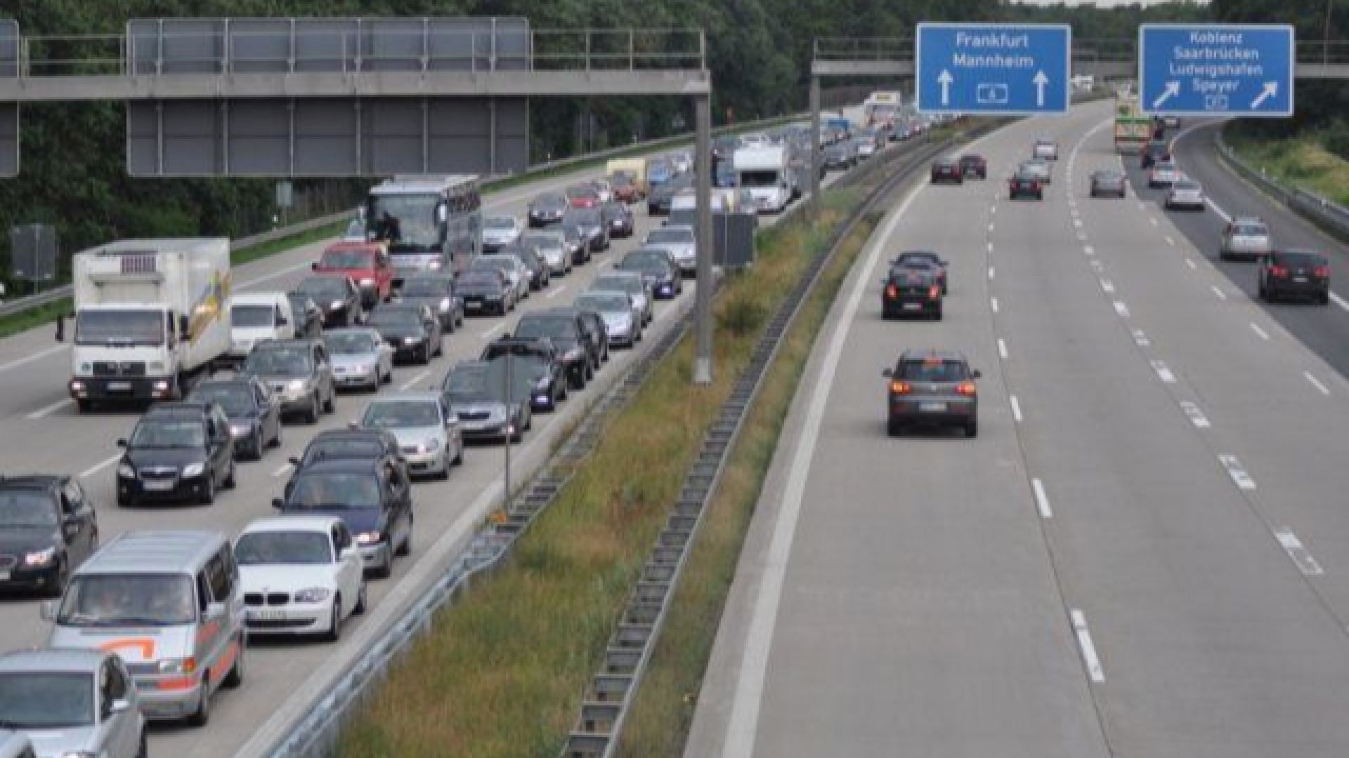 Германия няма да ограничава максималната скорост по магистралите