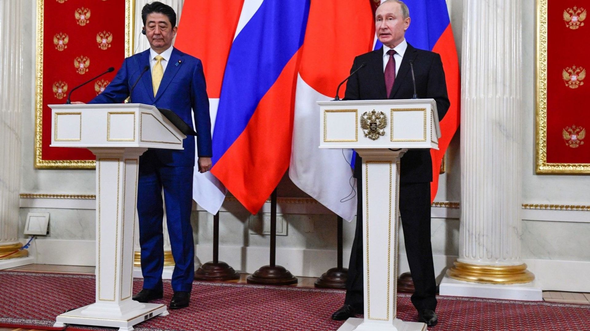 Повече от три часа продължиха днес в Москва преговорите между