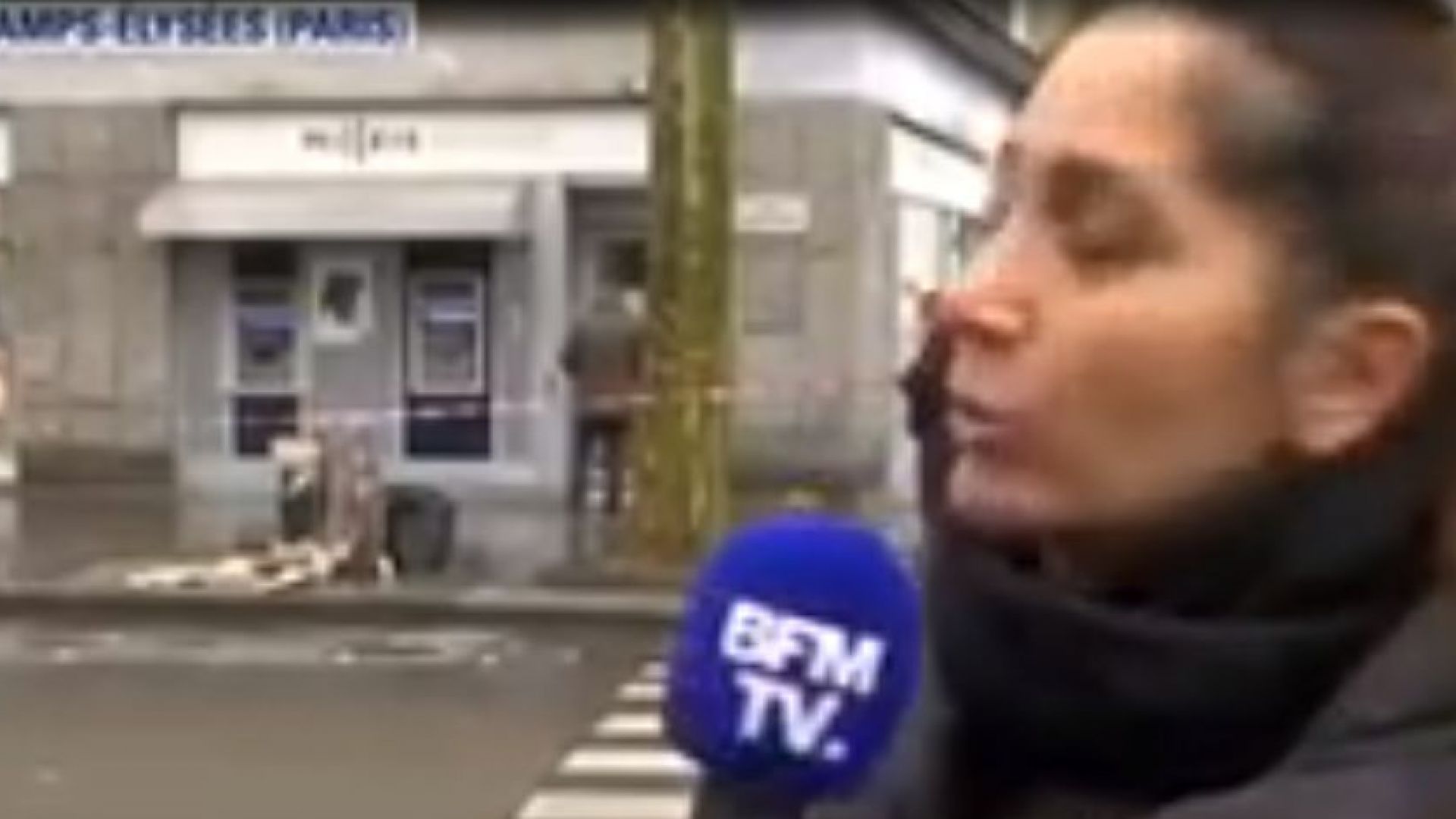 При отваряне на банков клон тази сутрин в Париж четирима