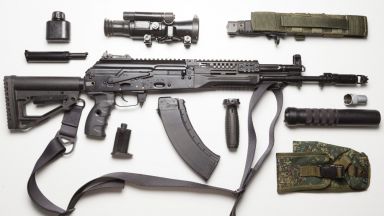 Русия е модифицирала автомата Калашников АК 12 който нейните сили използват