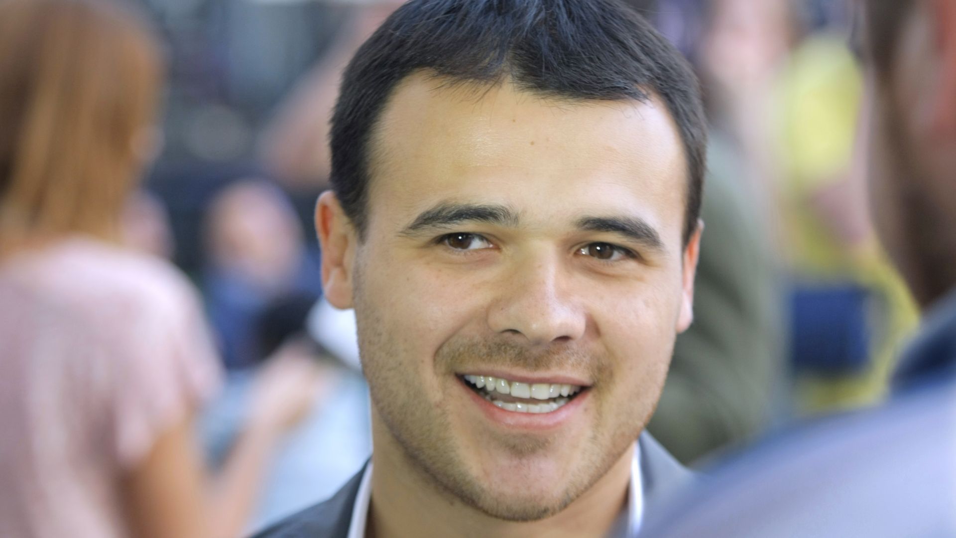 Руски певец чието семейство има бизнес връзки с американския президент