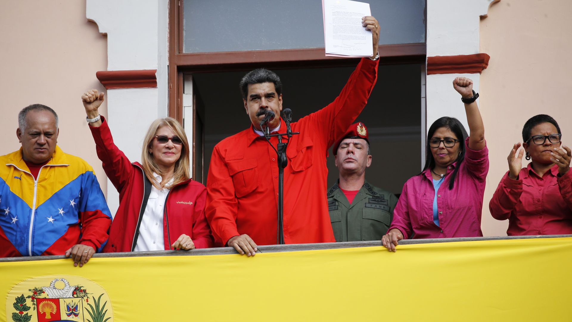 Мадуро иска преговори, Гуаидо му предлага амнистия, а Русия и Мексико се самопредлагат за посредници