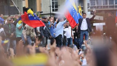 ЕС подкрепи смяната на властта във Венецуела, но Русия възропта