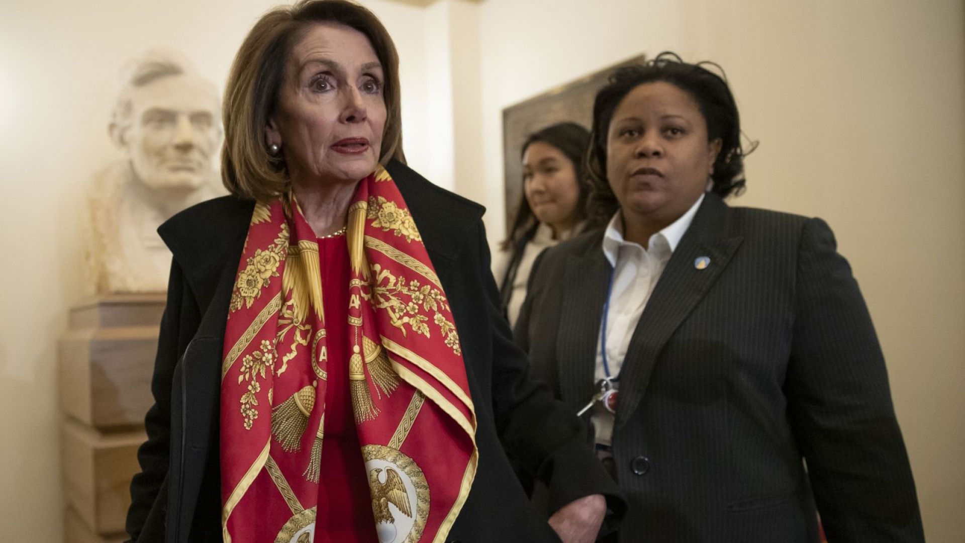 Председателката на Камарата на представителите Нанси Пелоси уведоми президента Доналд