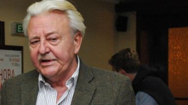 България е в посткомунистическа фаза и тя се преодолява с