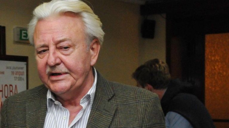 Асен Агов: България е в посткомунистическа фаза, тя се преодолява с протести