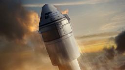 Boeing изстрелва първите си астронавти на повреден космически кораб