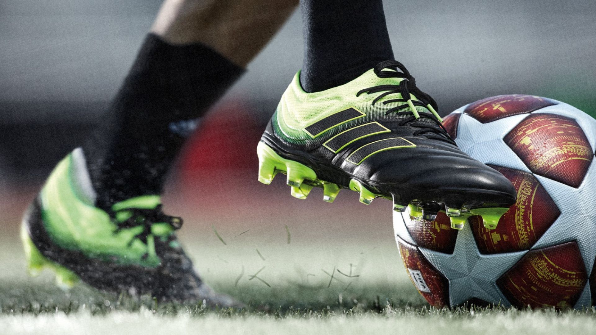 Adidas представя ексклузивните футболни обувки от EXHIBIT PACK за новия сезон