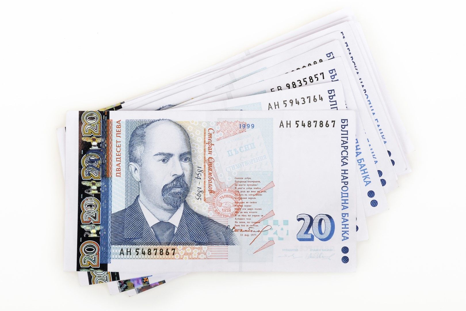 българските домакинства продължават да трупат парите си в депозити