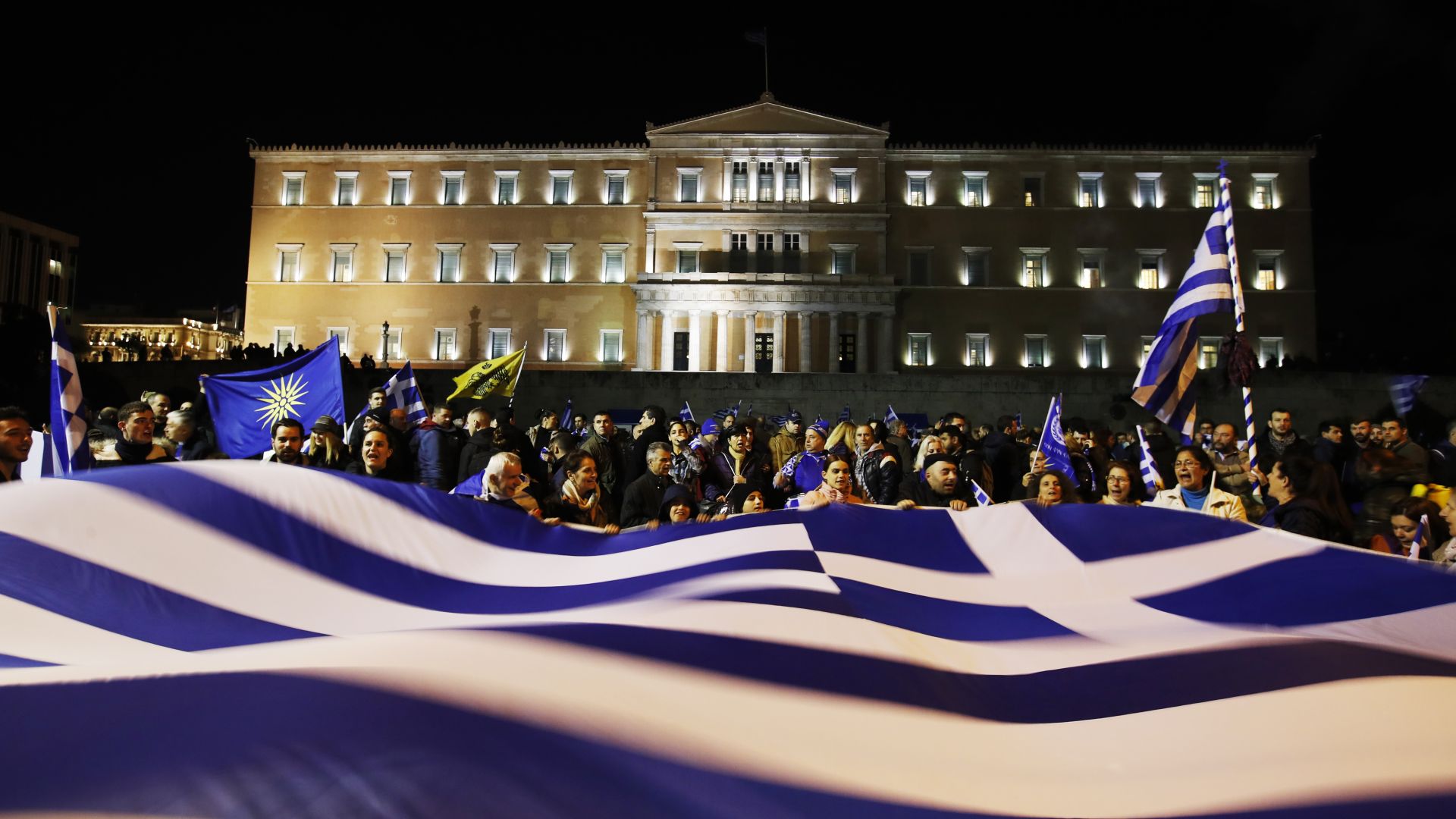 Полицията в Атина използва сълзотворен газ за да разпръсне протестиращи