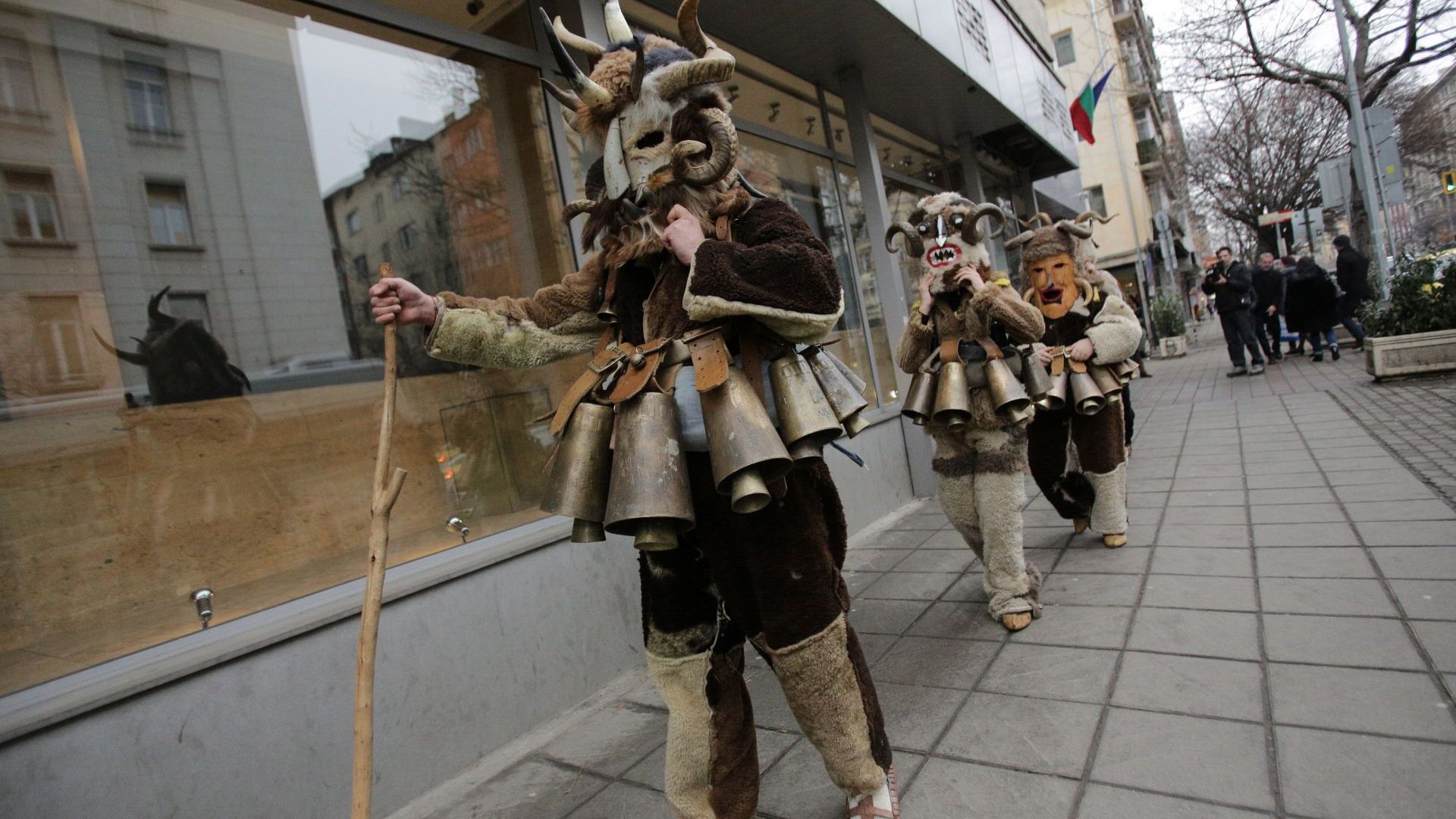 Зрелищен спектакъл В ритъма на Сурва довечера дава старт на