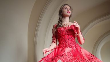 Саня Борисова позира като принцеса в операта