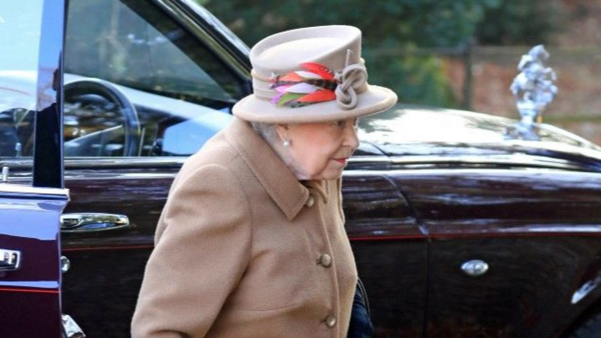 В момент когато криза с Брекзита се задълбочава кралица Елизабет