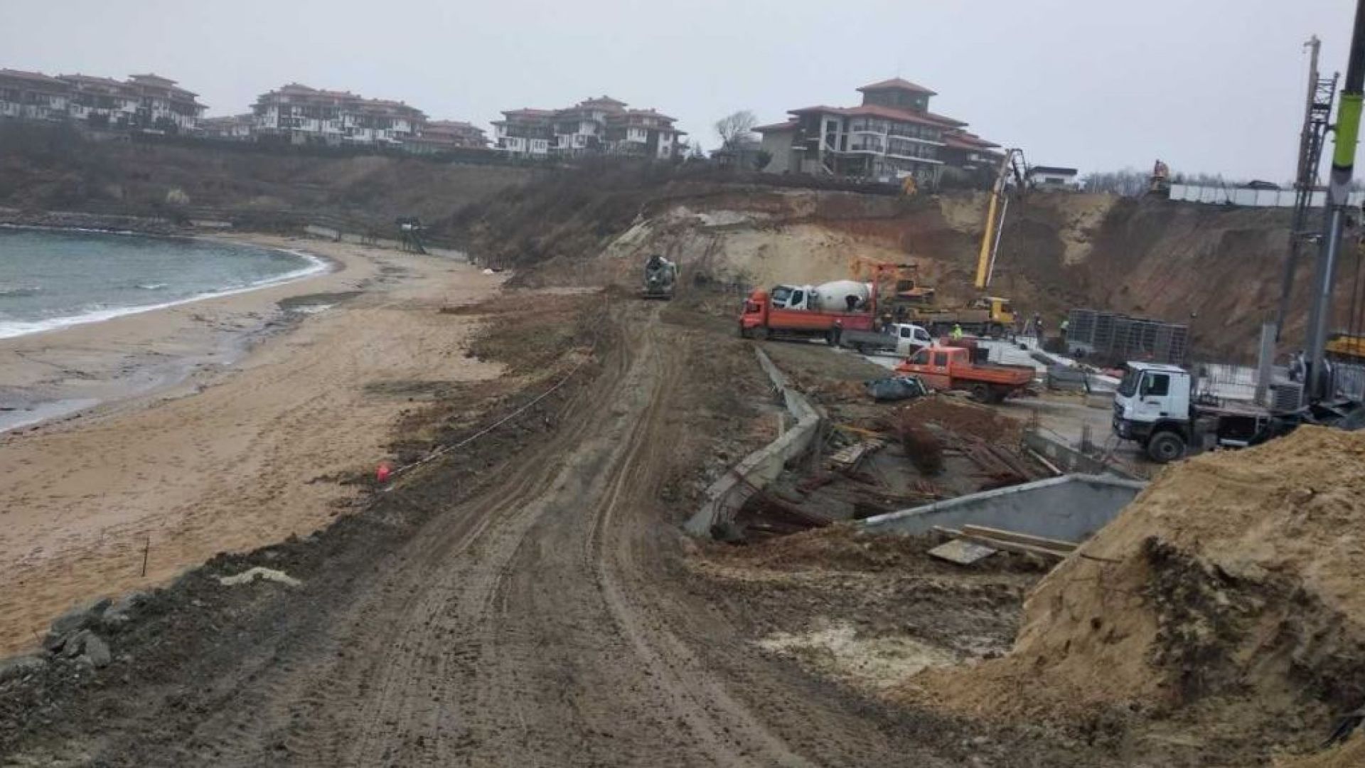 Дюни АД спира строителството на къмпинг Градина съобщи кметът на