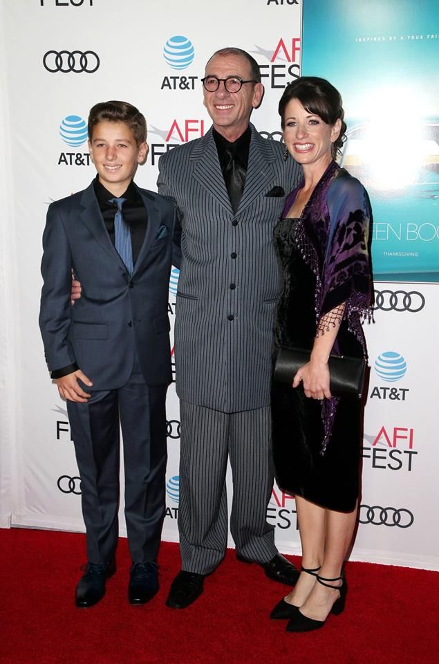 С големия си син Йордан и съпругата си на червения килим